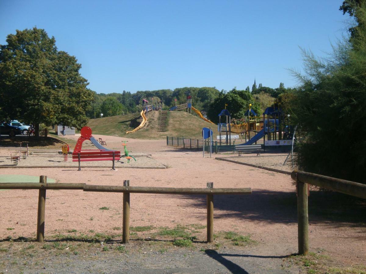 Studios Etape Du Lac Bourbon-Lancy Luaran gambar