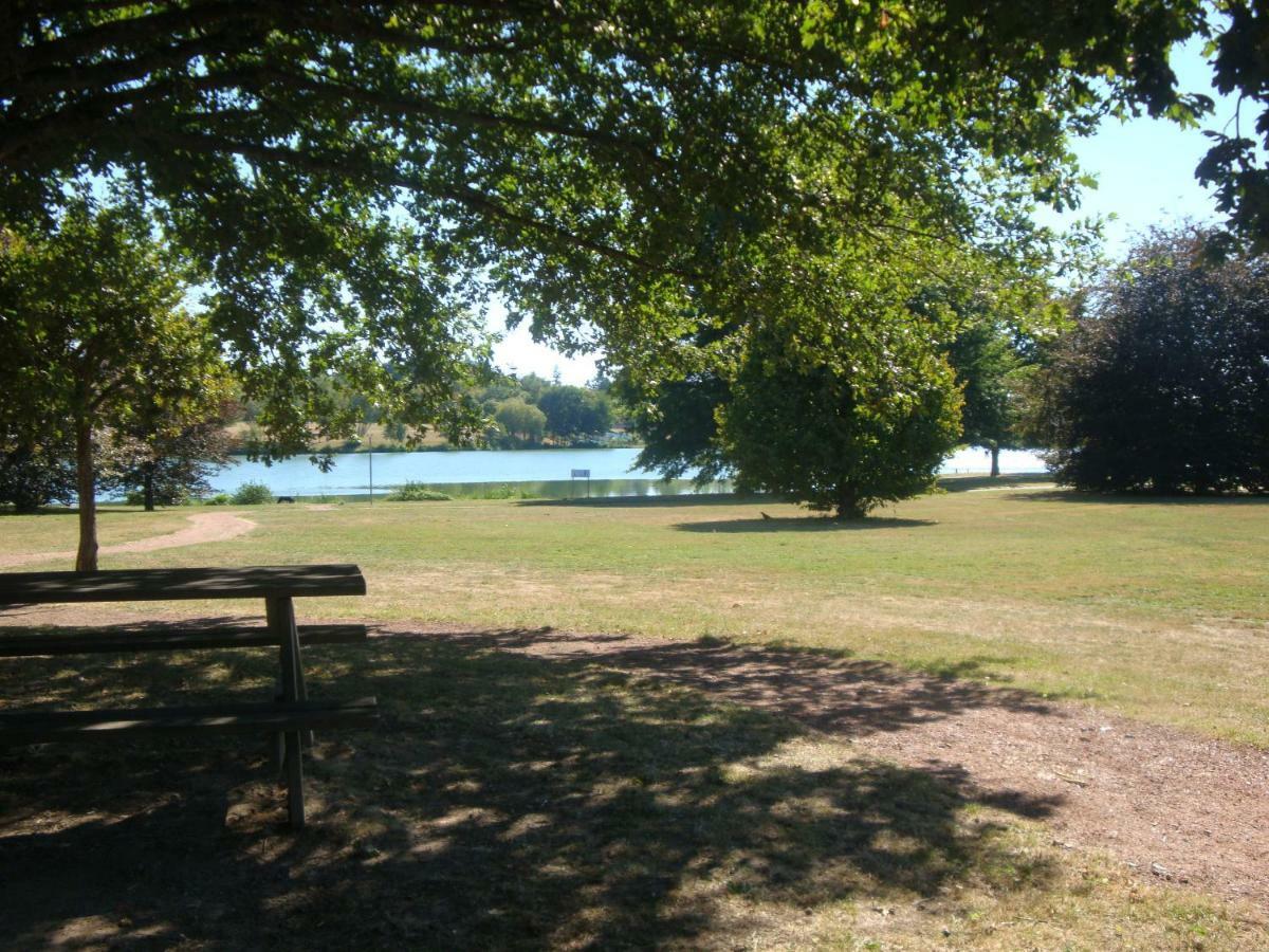 Studios Etape Du Lac Bourbon-Lancy Luaran gambar